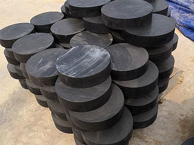 武强县板式橡胶支座由若干层橡胶片与薄钢板经加压硫化